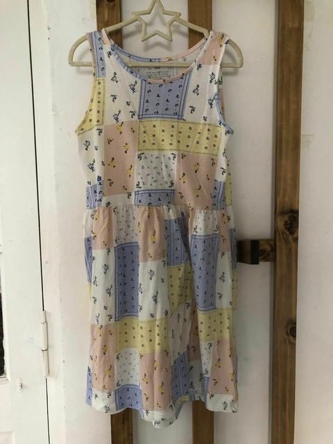 Vestido de algodón con flores en tonos pasteles. HYM. 8/10 años. Como nuevo.
