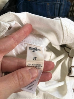 Jardinero corto blanco con detalles en broderie. OSHKOSH. 3 años. Sin uso. en internet