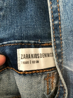 Jardinero de jean largo. ZARA. Talle 7 años. en internet