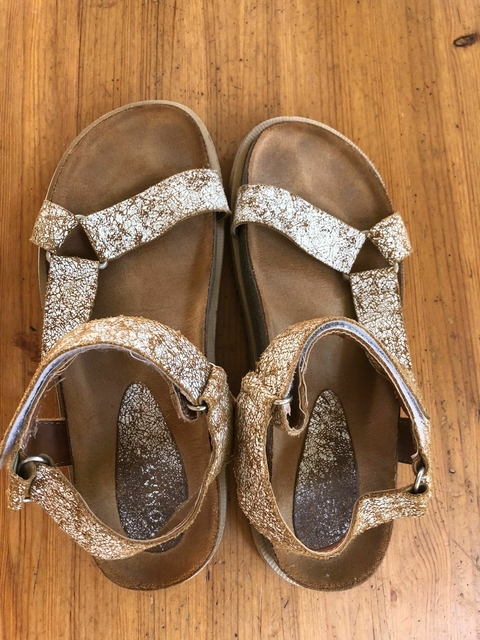 T38 | Sandalias blancas. Talle 38.
