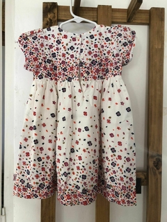 Vestido con flores y fondo blanco. PATCH. 12/18 meses. - comprar online