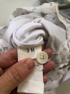 3M | Jardinero blanco con flores. BABY COTTONS. 3 meses. en internet