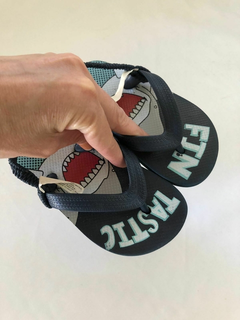 T6/7 usa | Ojotas azules tiburón con elástico atrás. 6/7 de niños de USA.