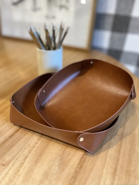 Cestinho couro marrom arredondada P - comprar online