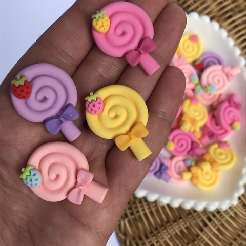 KIT APLIQUE DE PIRULITO EM RESINA - 4 UNIDADES