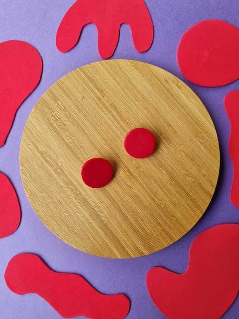 Brinco Lua Média Vermelho Carmim - Orgânika