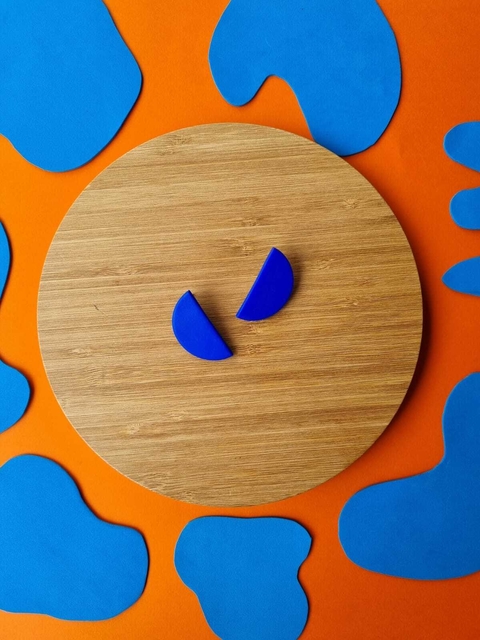 Brinco Meia Lua Azul Royal - Orgânika