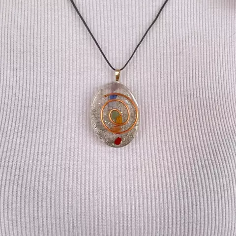 Colar Orgonite dos 7 Chakras - Oval - Alinhamento dos Chakras - comprar online