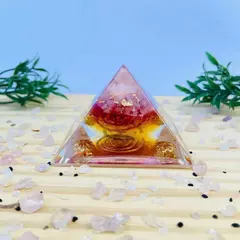 Orgonite Pirâmide Quéops - 3º Raio Rosa - Quartzo Rosa - Mestra Rowena - 6cm na internet