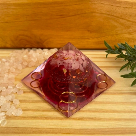 Pirâmide Amor - Quartzo Rosa e Pételas de Rosas - Resgate do Relacionamento - 6cm