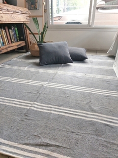 Alfombra Petit (70x150) | Gris tres rayas blancas - comprar online