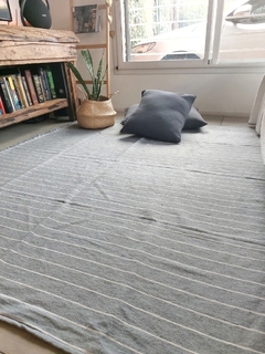 Alfombra Petit (70x150) | Gris con rayas finas blancas - comprar online