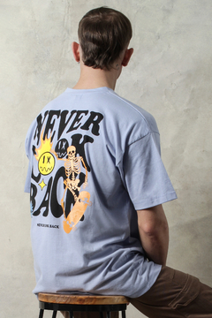 REMERA OVER OVER NEVER LOOK BACK (43284)