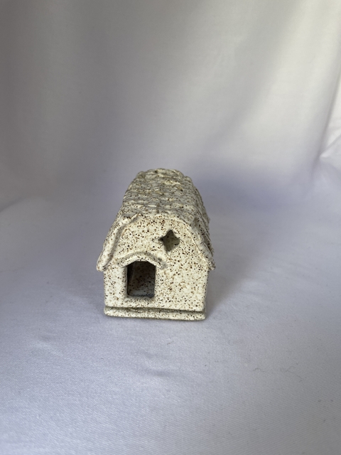 Porta vela casinha em cerâmica, feito à mão.