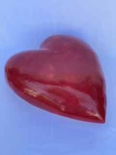 Coração de cerâmica, feito a mão.