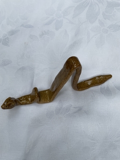 Apoio para celular em cerâmica, feito à mão.