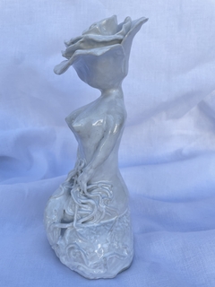 Coleção pétalas: Escultura de cerâmica feita a mão. - comprar online