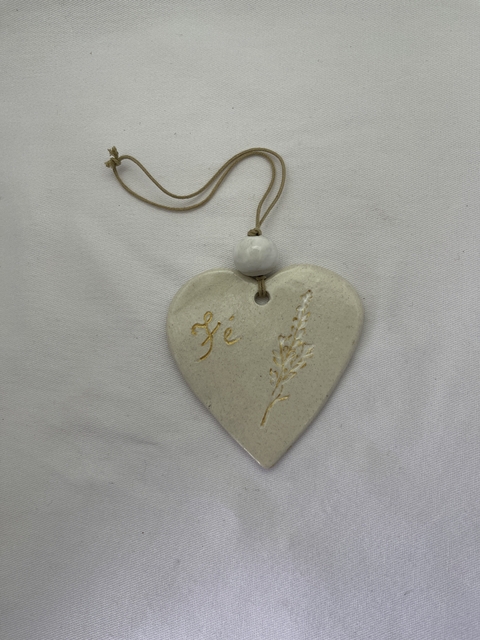 Pingente (fé) em porcelana, feito a mão - comprar online