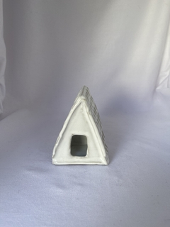 Miniatura de casinha em cerâmica, feito à mão.