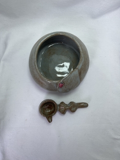 Molheira em cerâmica, feita à mão. na internet