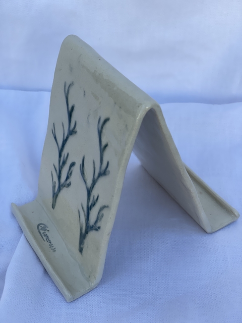 Apoio para celular, feito a mão em cerâmica vitrificada.