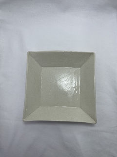 Pratinho porta objeto em cerâmica, feito a mão.