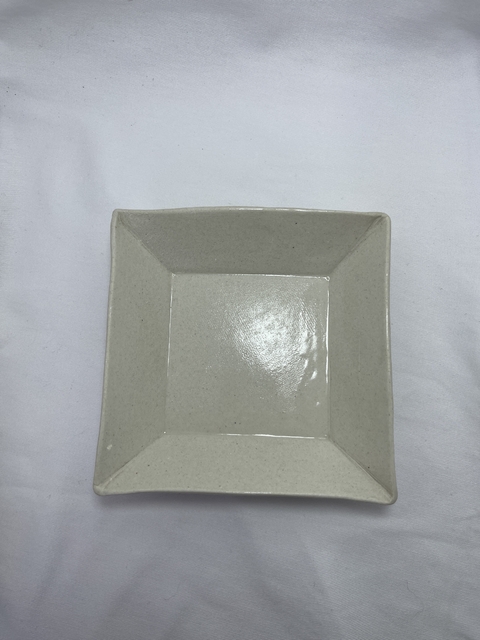 Pratinho porta objeto em cerâmica, feito a mão.