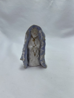 Escultura Santa em cerâmica, feita à mão.