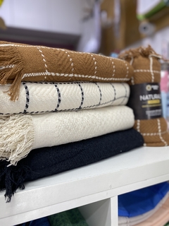 Manta Naturale Grid Palha - Irmãs Têxtil