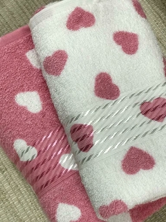 Kit Toalha de Banho Coração ou Poá + Toalha Rosto Coração ou Poá Döhler - loja online