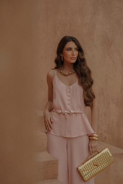 Macacão com Botões Frontais e Cinto na internet