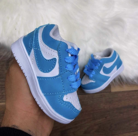 NIKE JORDAN LOW - Azul Claro