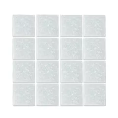 Mosaico de vidrio fusionado en tonos perla, ideal para piscinas, en formato cuadrado de 2.14 m².