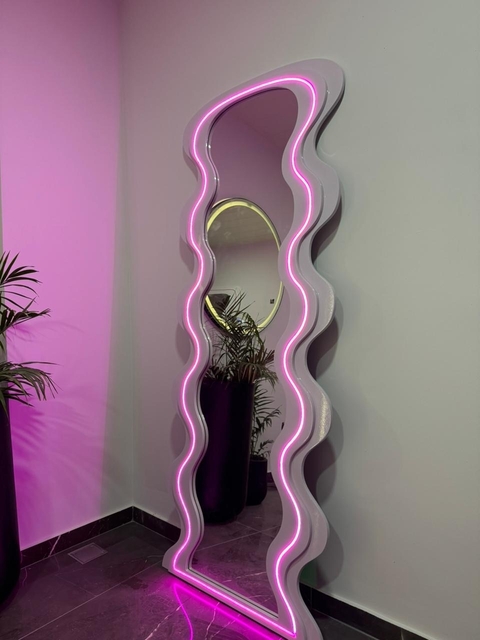 Espejo curvy marco laqueado 1.80 x 0.60con luz led - comprar online