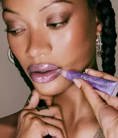 PRÉ ENCOMENDA - Gloss Labial Volumizador - CHUCKIE - R.E.M BEAUTY - comprar online