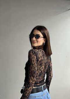 BLUSA DE RENDA LARI COM MANGA FLARE na internet