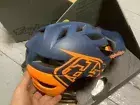 CASCO TROY LEE DESINGS A1 MIPS BLUE ORNAGE - tienda online