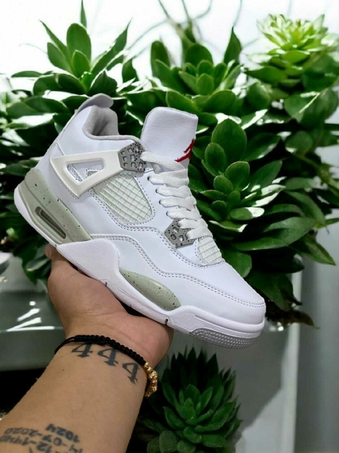 Jordan Retro 4 Blancas – Pureza y Clase en Cada Paso