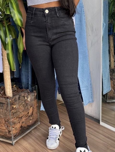 Calça jeans grafiti skinny