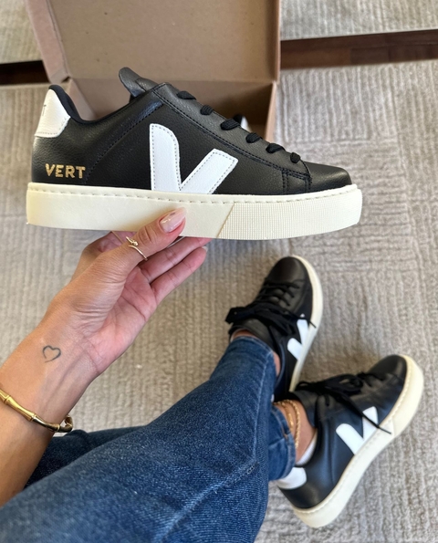 V Cadarço Preto/Branco