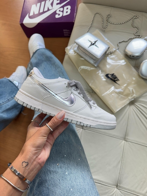 Dunk Low Branco/Prata - comprar online
