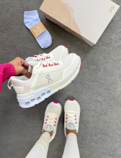 On Cloud Off Pink na internet