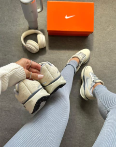 Air Zoom Pegasus 41 prime Off/Cinza na internet