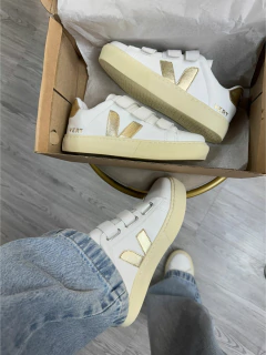 V Velcro Branco/Ouro - comprar online