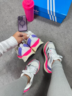 Imagem do Adizero Boston Branco/Pink/Roxo