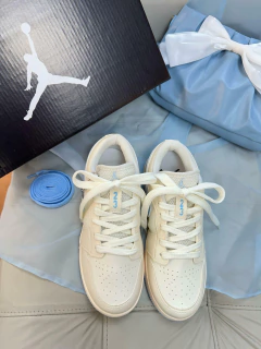 Jordan 23 Linha Luxo Off/Azul na internet