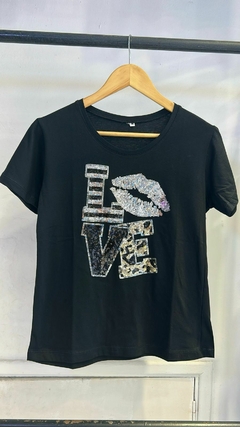 Remera bordada love kiss en internet