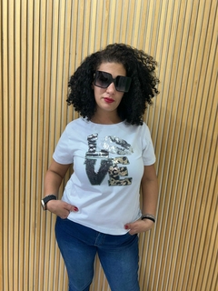 Remera bordada love kiss - comprar online