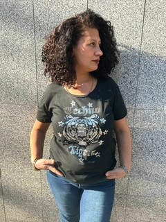 Remera bordada techno en internet