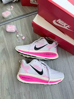 Nike Vomero 18 - Branco/Rosa - comprar online